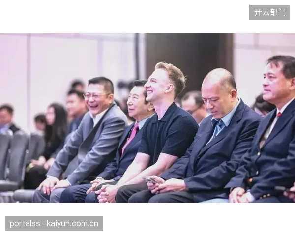 世界大奖赛移师香港,丰厚奖金吸引单赛季排名前32选手参与。 世界大奖赛移师香港,丰厚奖金吸引单赛季排名前32选手参与。
